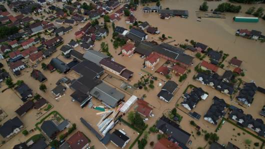 Cronaca meteo. Aluvione in Slovenia, fiumi in piena e allagamenti estesi. E’ stato di emergenza – Foto e video