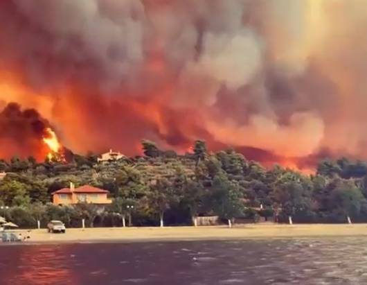 Cronaca. Grecia, enormi incendi flagellano la zona di Alessandropoli al confine con la Turchia. Oltre 20 vittime – Video