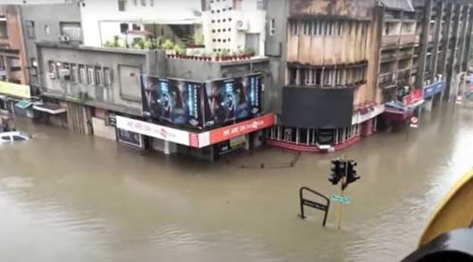 Cronaca meteo. Devastanti inondazioni in India, quattro vittime nello stato del Maharashtra – Video
