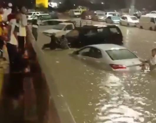 Cronaca meteo. Arabia Saudita, piogge torrenziali a La Mecca. La città finisce sott’acqua – Video