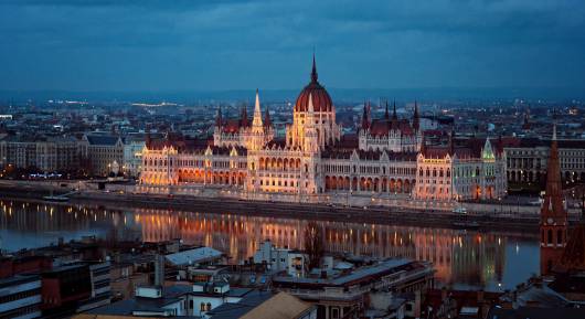 Cronaca meteo – Anomala inondazione invernale di Budapest dalle acque del Danubio. Foto e video