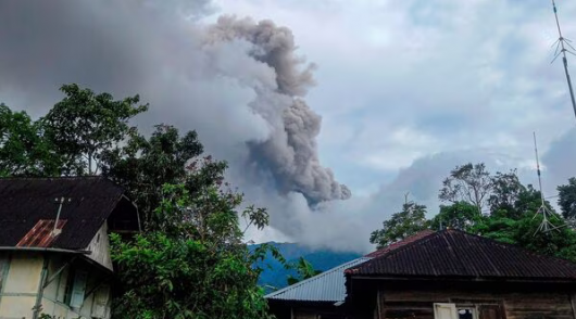 Indonesia – Eruzione improvvisa del vulcano Marapi a Sumatra, vittime e dispersi. Video