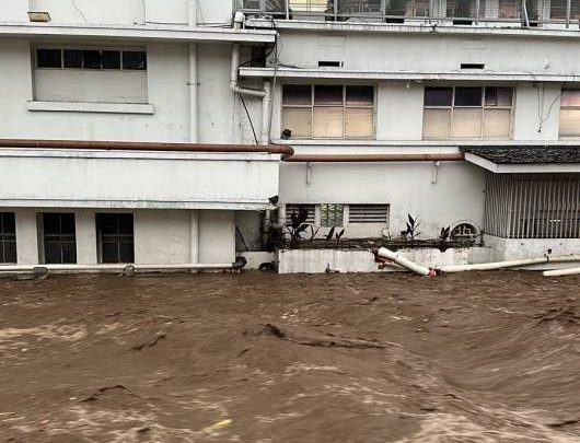 Cronaca meteo. Indonesia flagellata dalle alluvioni. Emergenza nell’Isola di Giava, evacuazioni, frane e case distrutte – Video