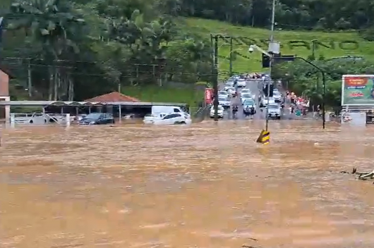 Cronaca meteo. Brasile, inondazioni e frane mettono in ginocchio lo stato di Santa Catarina – Video