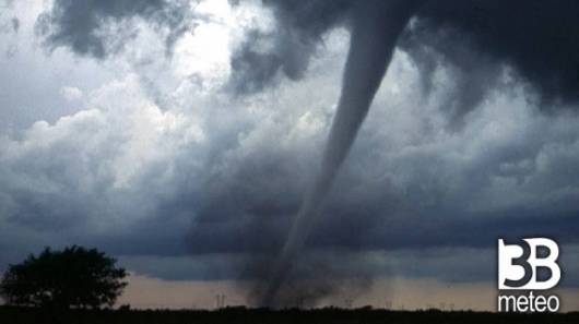 Cronaca meteo – Violento tornado colpisce  Fort Lauderdale a nord di Miami in Florida. Foto e video