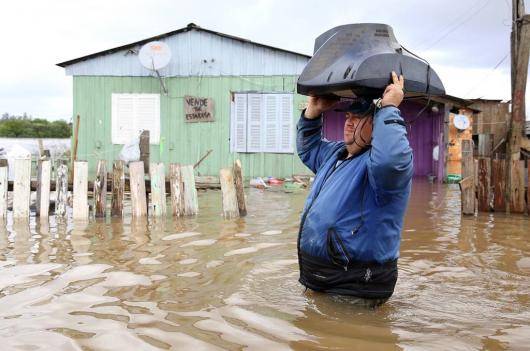 Cronaca meteo. Brasile, piogge torrenziali nello stato di Espirito Santo. Allagamenti, frane ed evacuazioni – Video