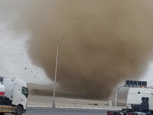 Cronaca meteo. Alluvioni, grandine e tornado mettono in ginocchio l’Arabia Saudita – Video
