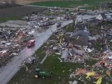 Cronaca meteo – Violenta scia di tornado tra Iowa e Nebraska. Interi centri urbani rasi al suolo e molti feriti. Foto e video