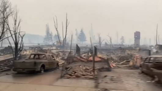Cronaca diretta – Incendi devastanti in Canada e California, dichiarato lo stato di emergenza. Video
